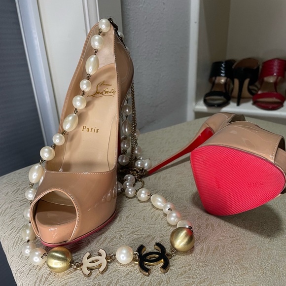 Christian Louboutin Very Prive Patent Peep Toe Heels - Picture 1 of 5